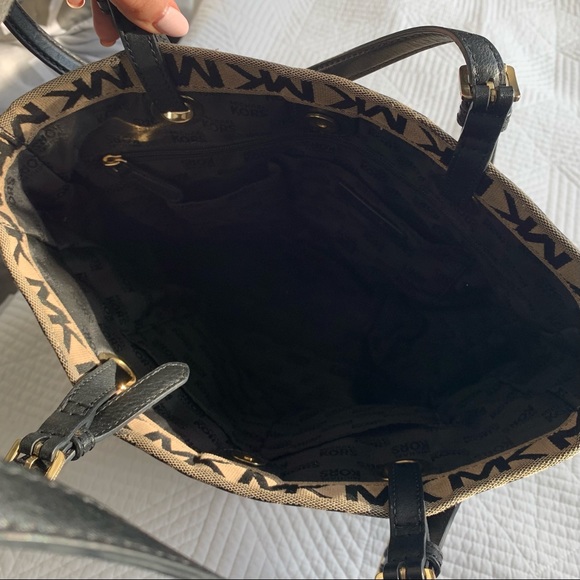 Like New Michael Kors Purse - Picture 3 of 5